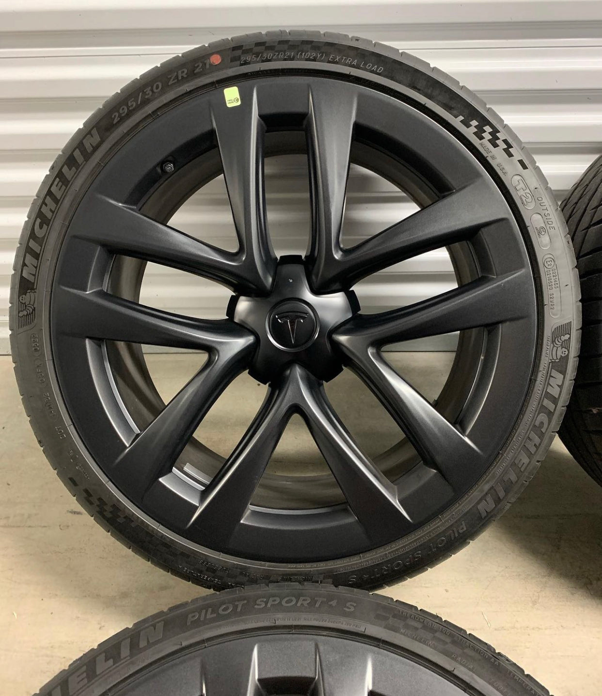 Genuine Tesla Model S Plaid 21” Wheel & Tire Set