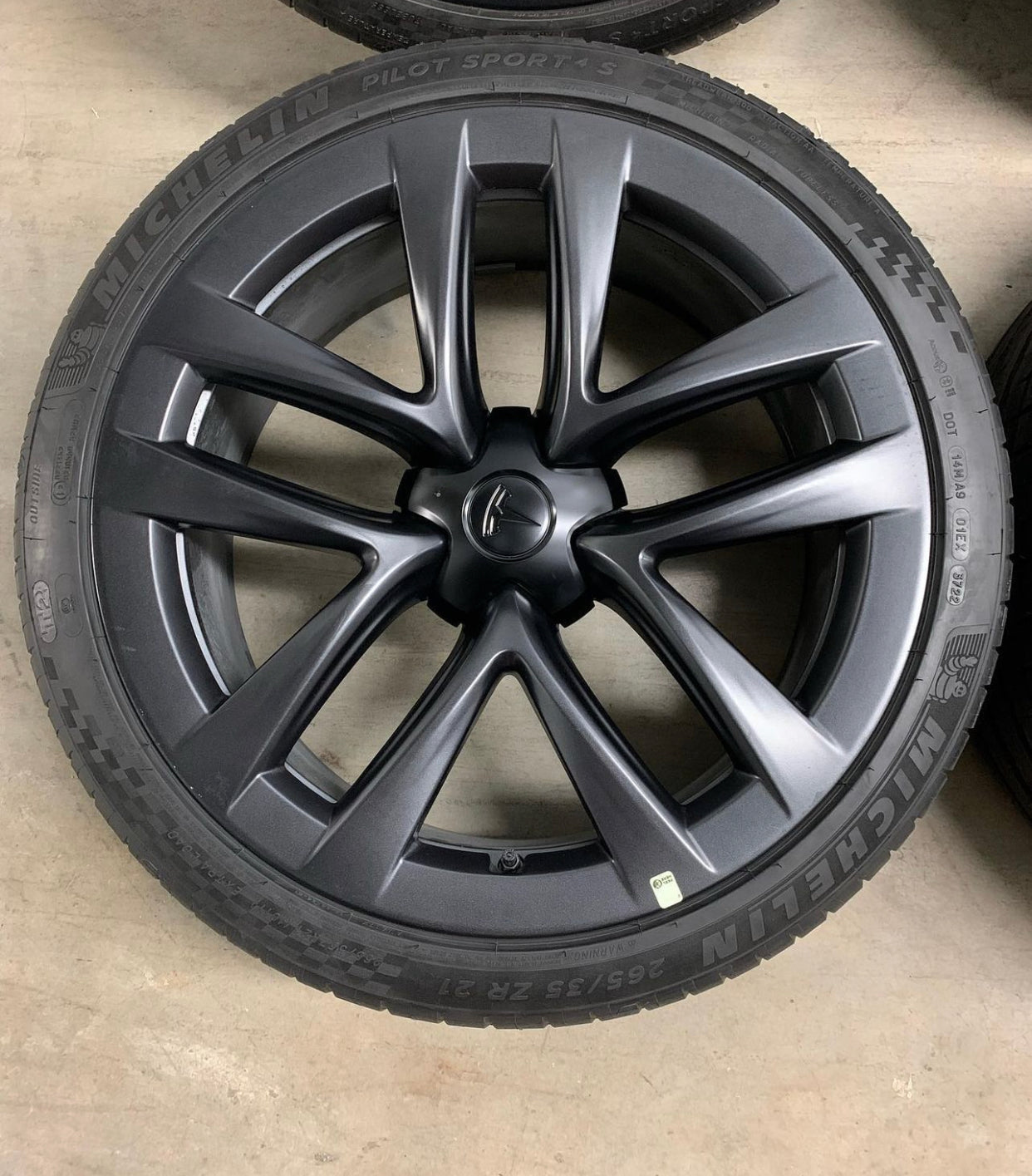 Genuine Tesla Model S Plaid 21” Wheel & Tire Set